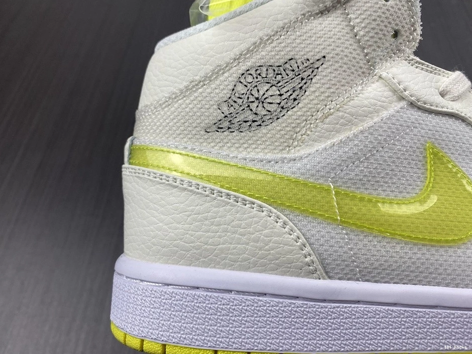 Jordan (W) - Mid Yellow SE Voltage 1 DB2822-107 1102